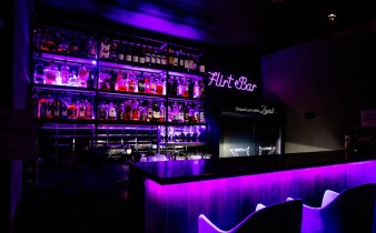    Flirt Bar -